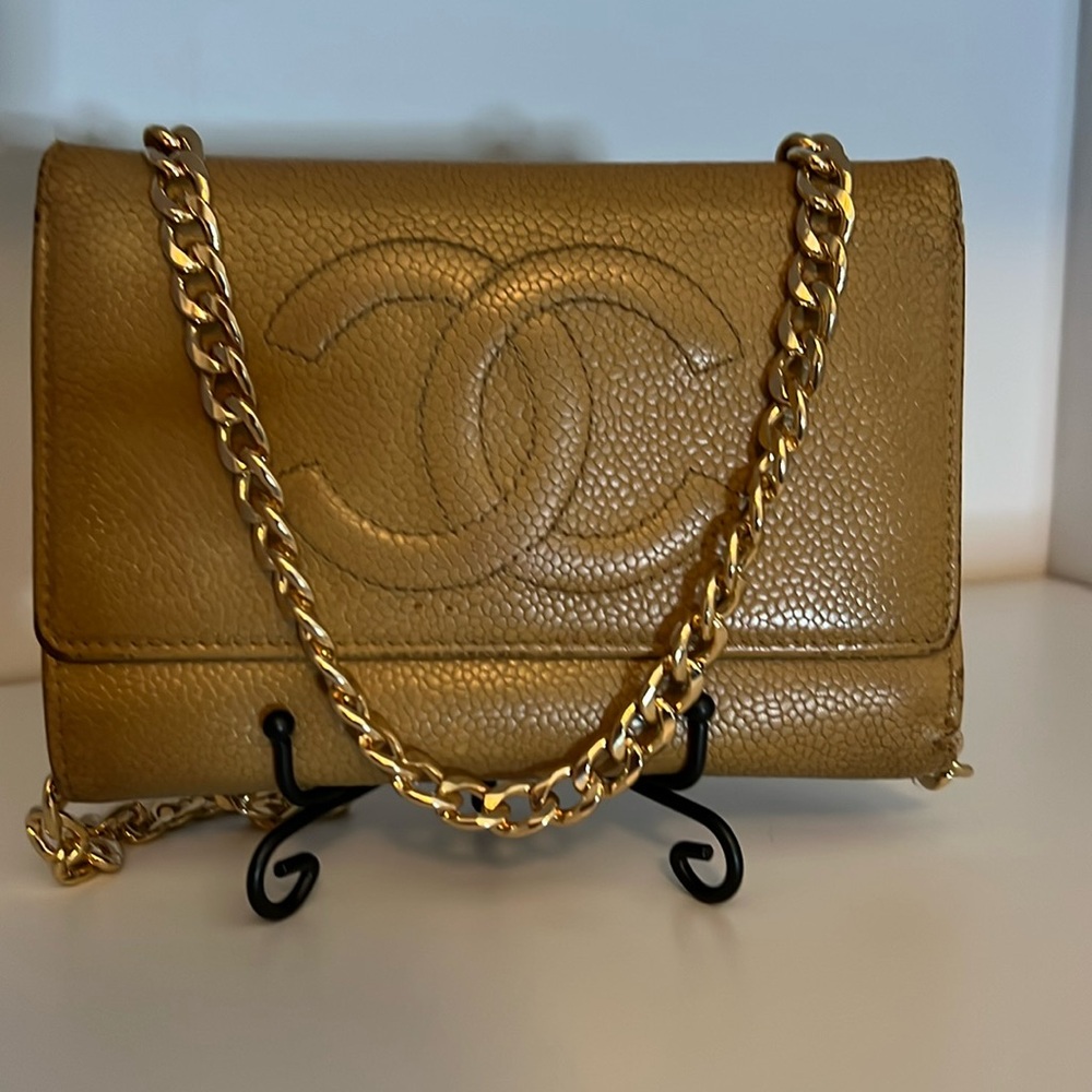 Chanel Timeless CC Caviar Leather Trifold Wallet, Rare - Picture 2 of 15
